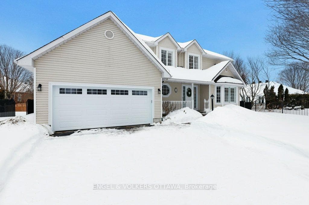 8 Mary Hill Crescent photo 2