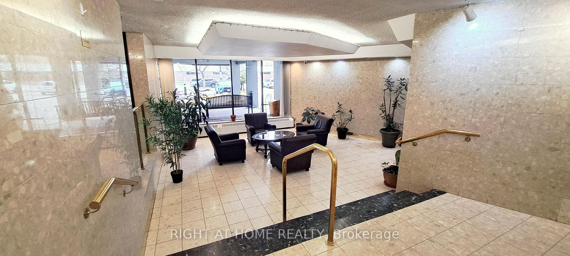 60 Pavane Linkway N/A Unit 3 (R1-3) photo 2