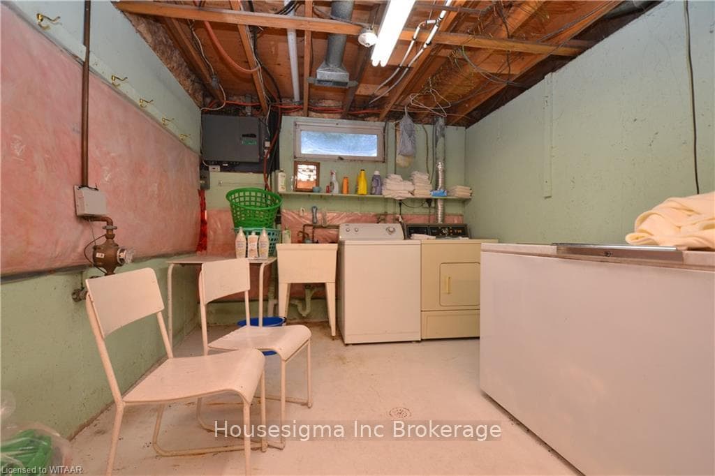 81 CLARKE Street photo 21