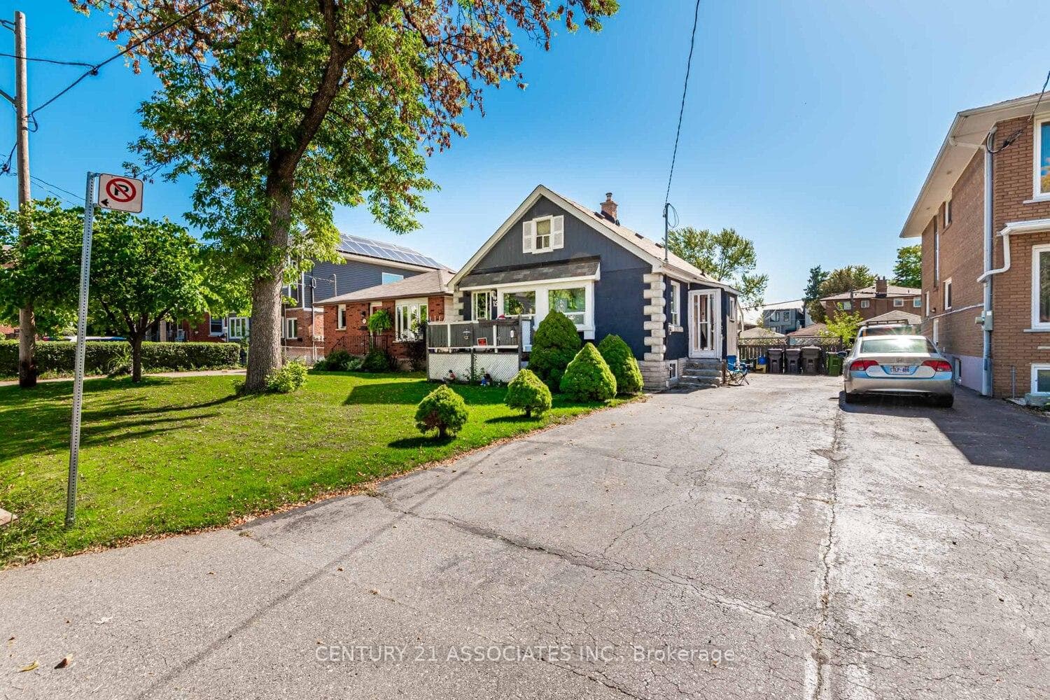 15 Burlingame Road photo 3