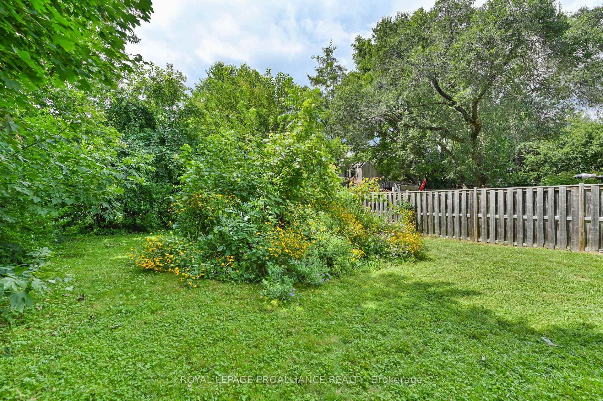 180 Foster Avenue photo 27