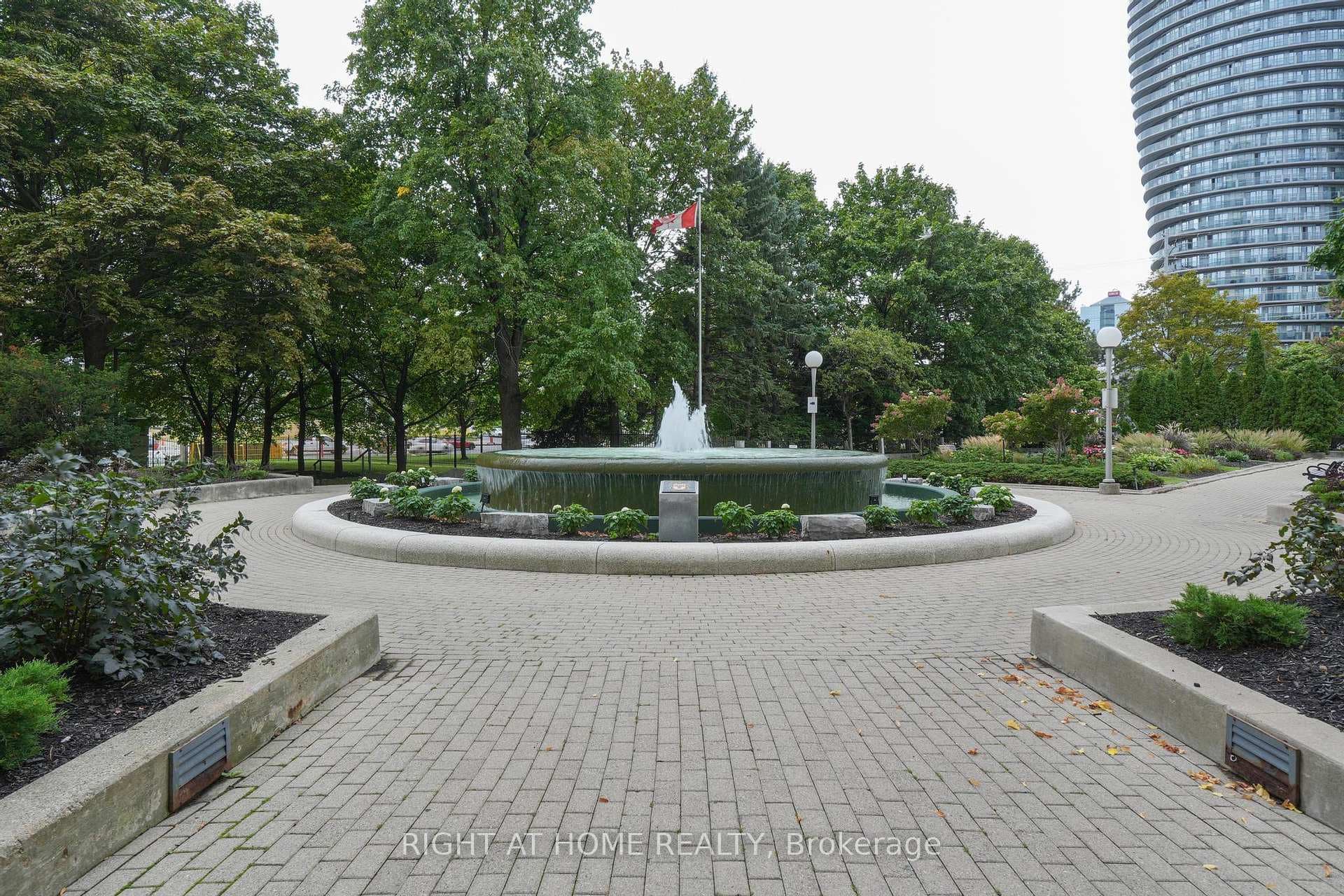 3650 Kaneff Crescent Unit 205 photo 41