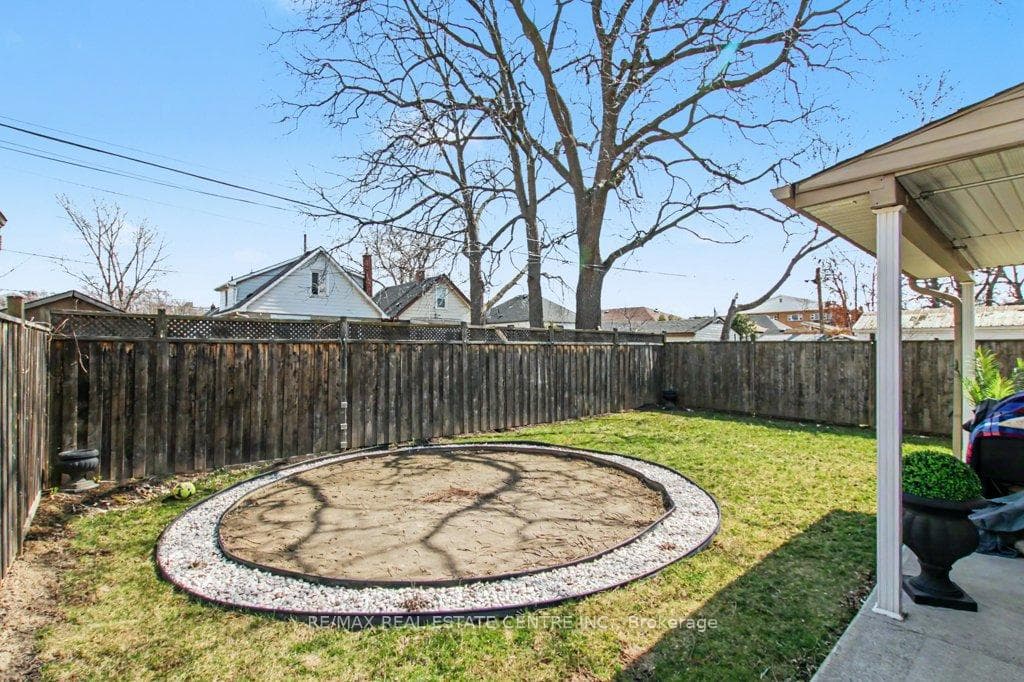 284 Normanhurst Avenue photo 45