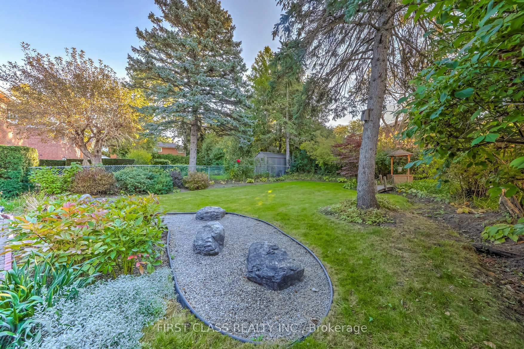 48 Mandel Crescent photo 37