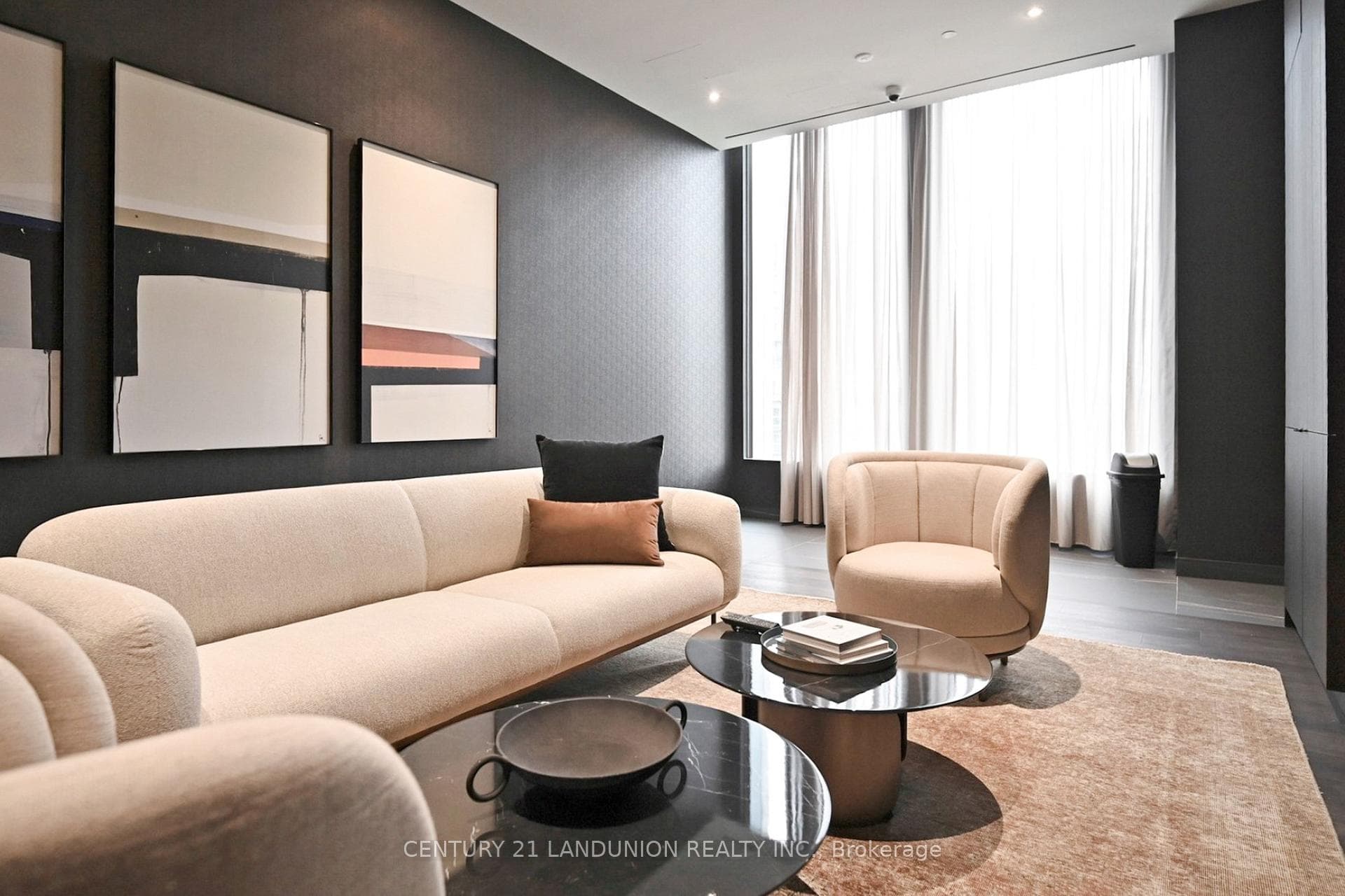 11 Yorkville Avenue Unit LPH3 photo 6