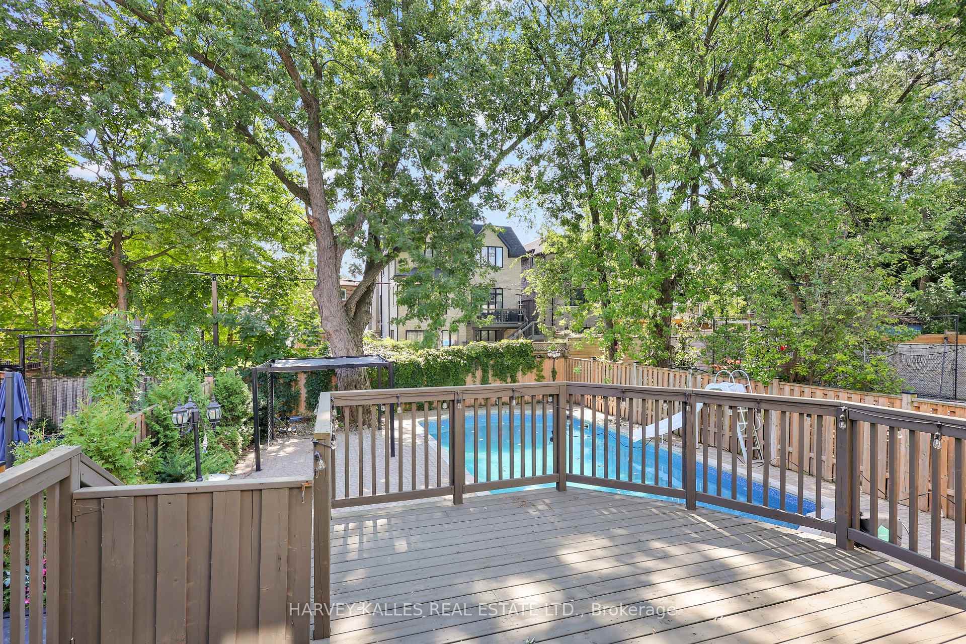 737 Woburn Avenue photo 38