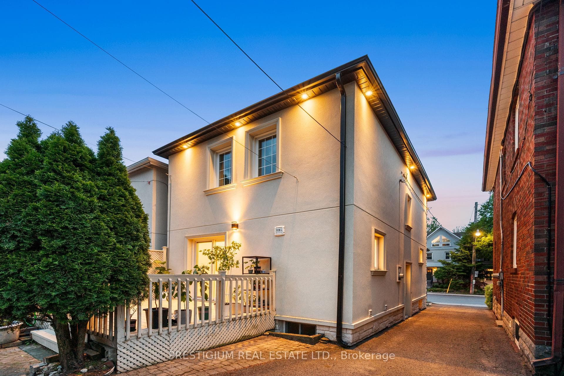 556 Davisville Avenue photo 41