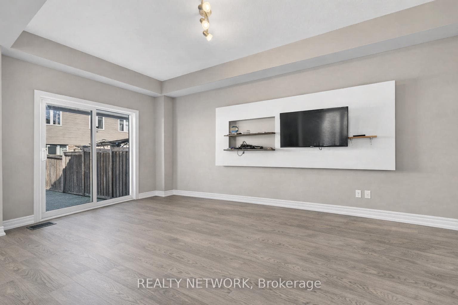 113 Echovalley Drive photo 13