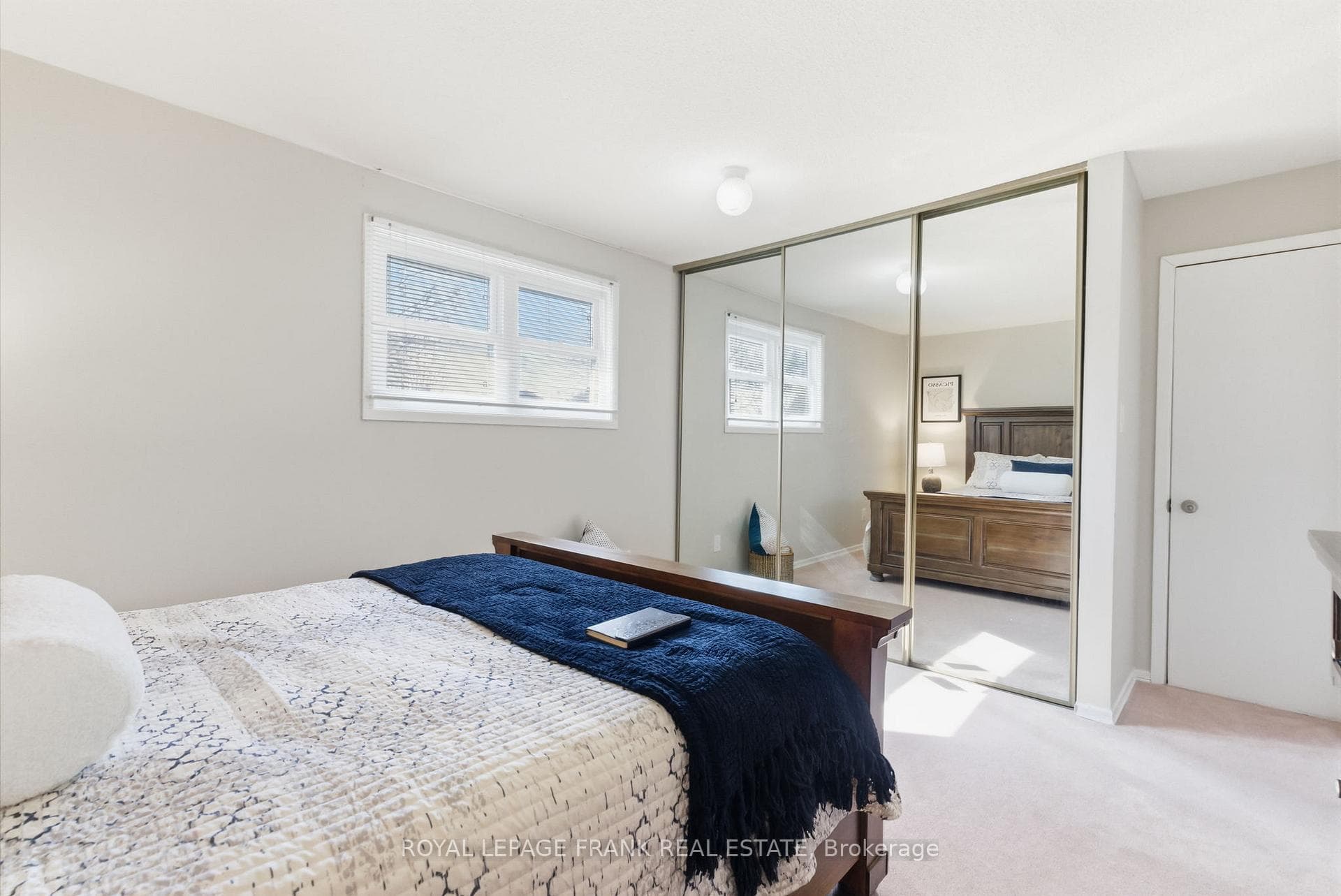565 Charrington Avenue photo 31