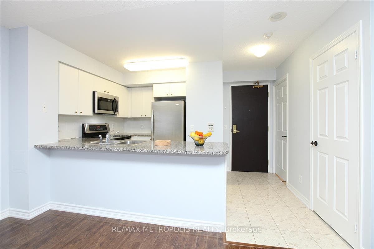 51 Lower Simcoe Street Unit 321 photo 8