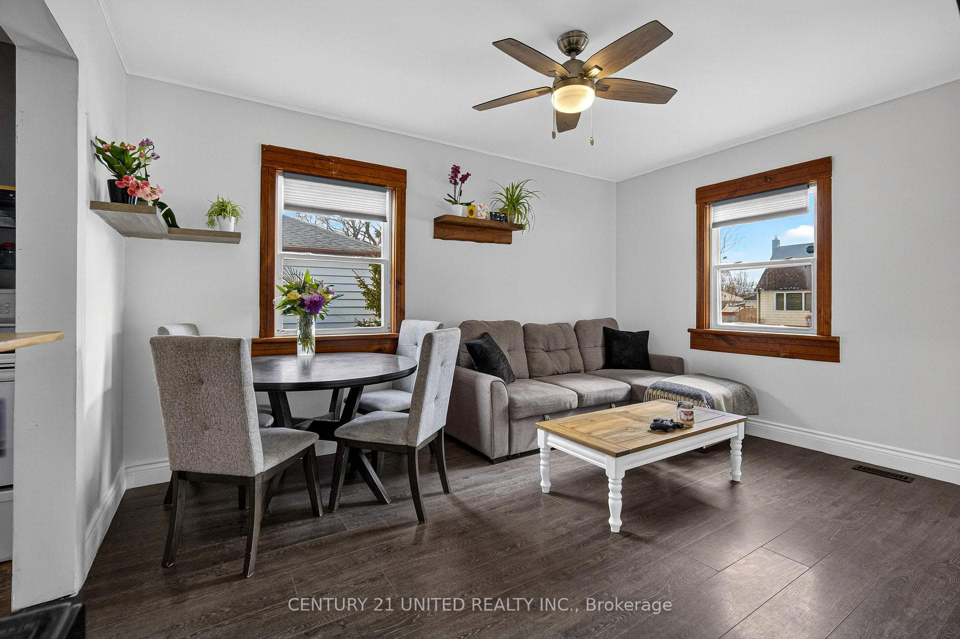 542 Mckellar Street photo 3
