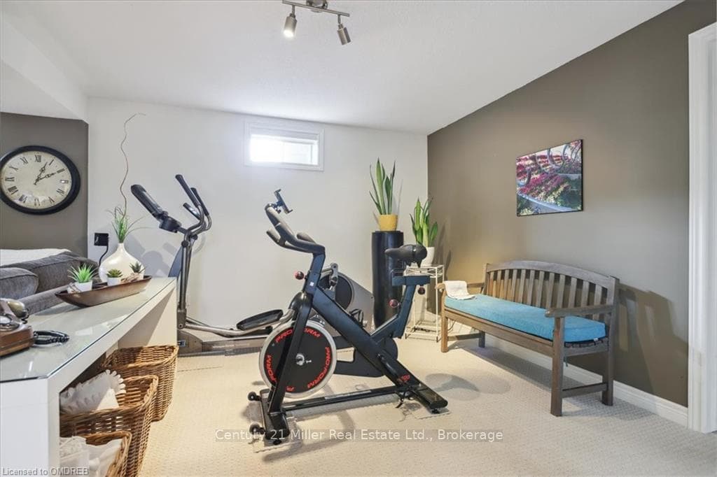 546 DYNES Road photo 37