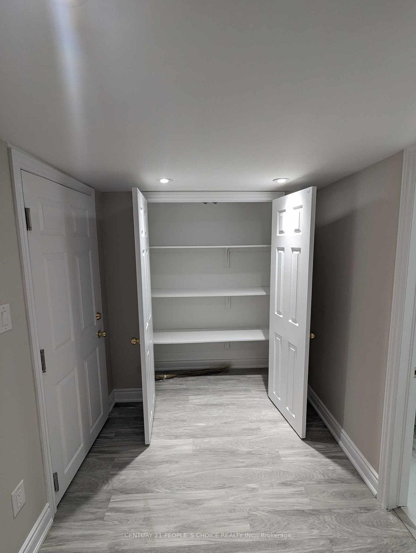 3 Baningto Crescent Unit Bsmt photo 12