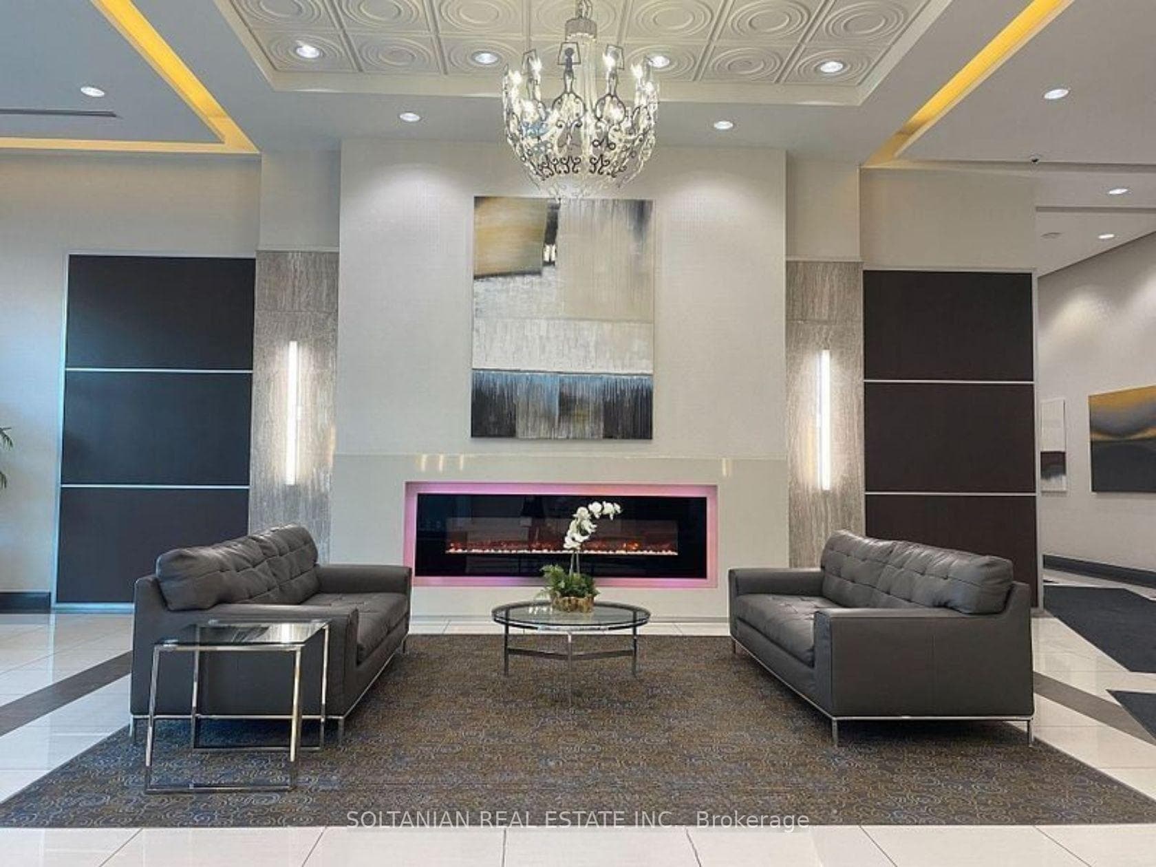 7161 Yonge Street Unit 817 photo 2