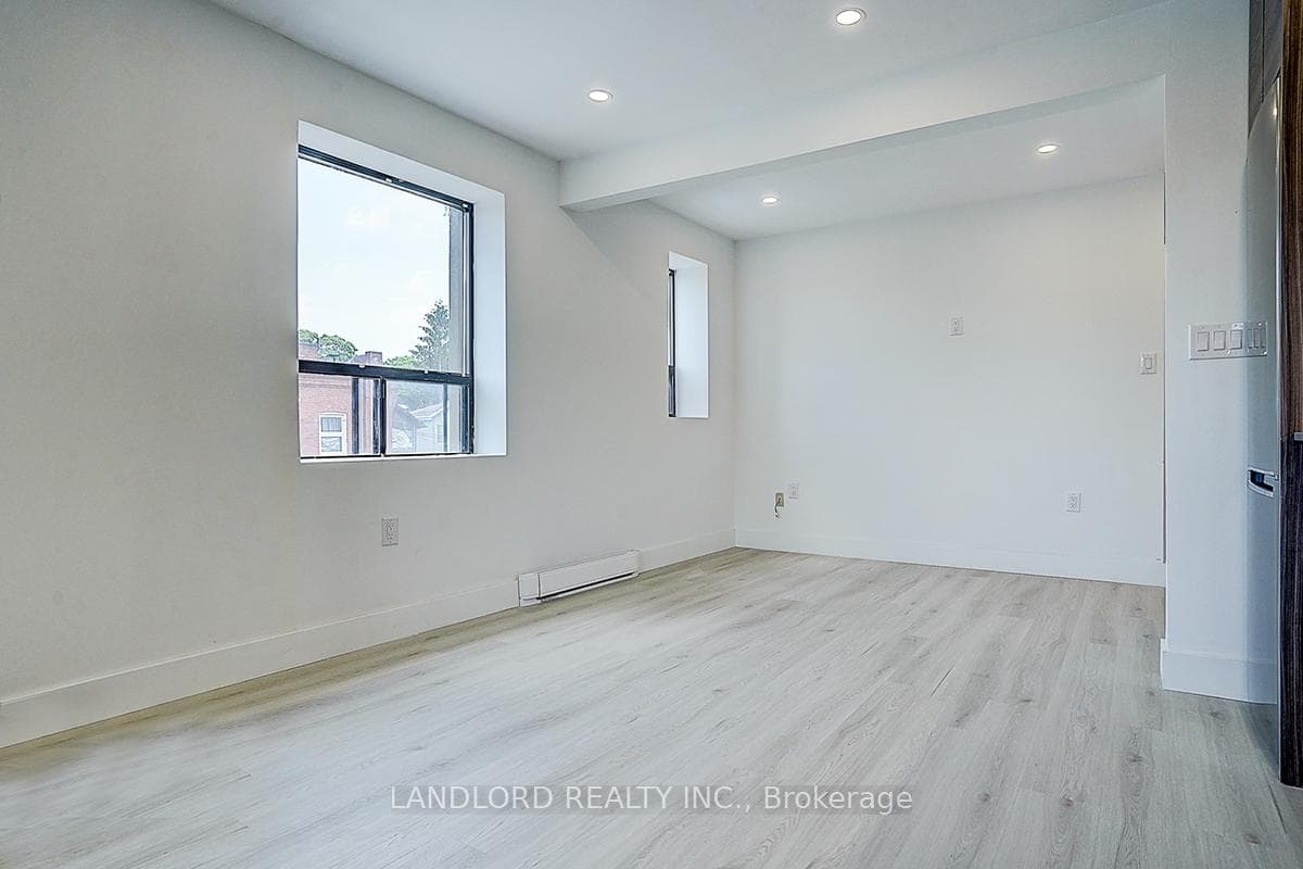 240 Durie Street Unit 203 photo 16