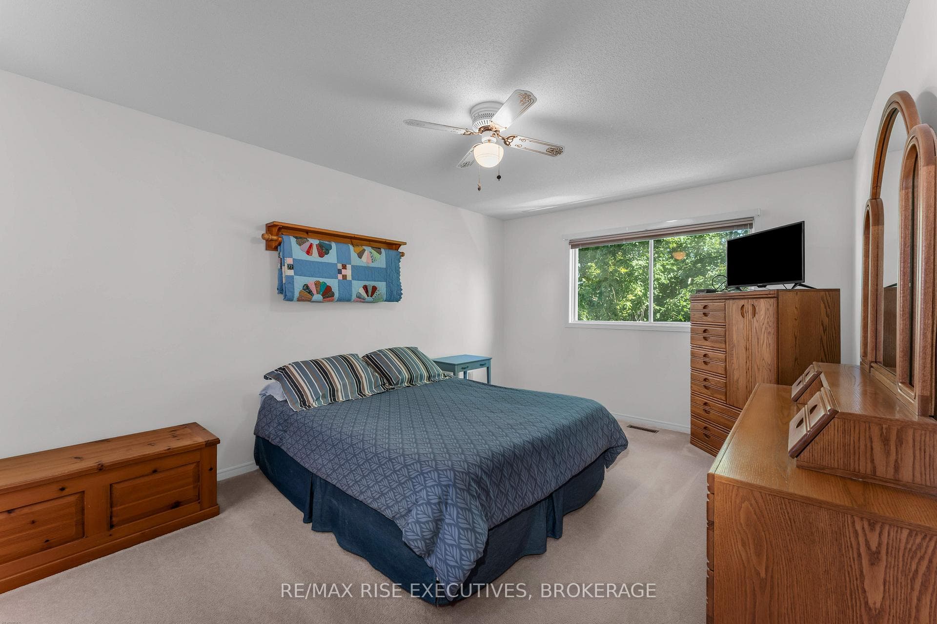 1304 Fisher Crescent photo 24