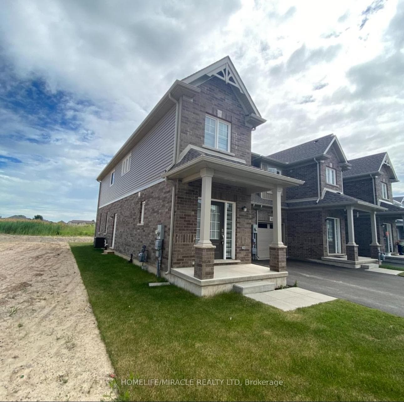 57 Sycamore Street photo 2