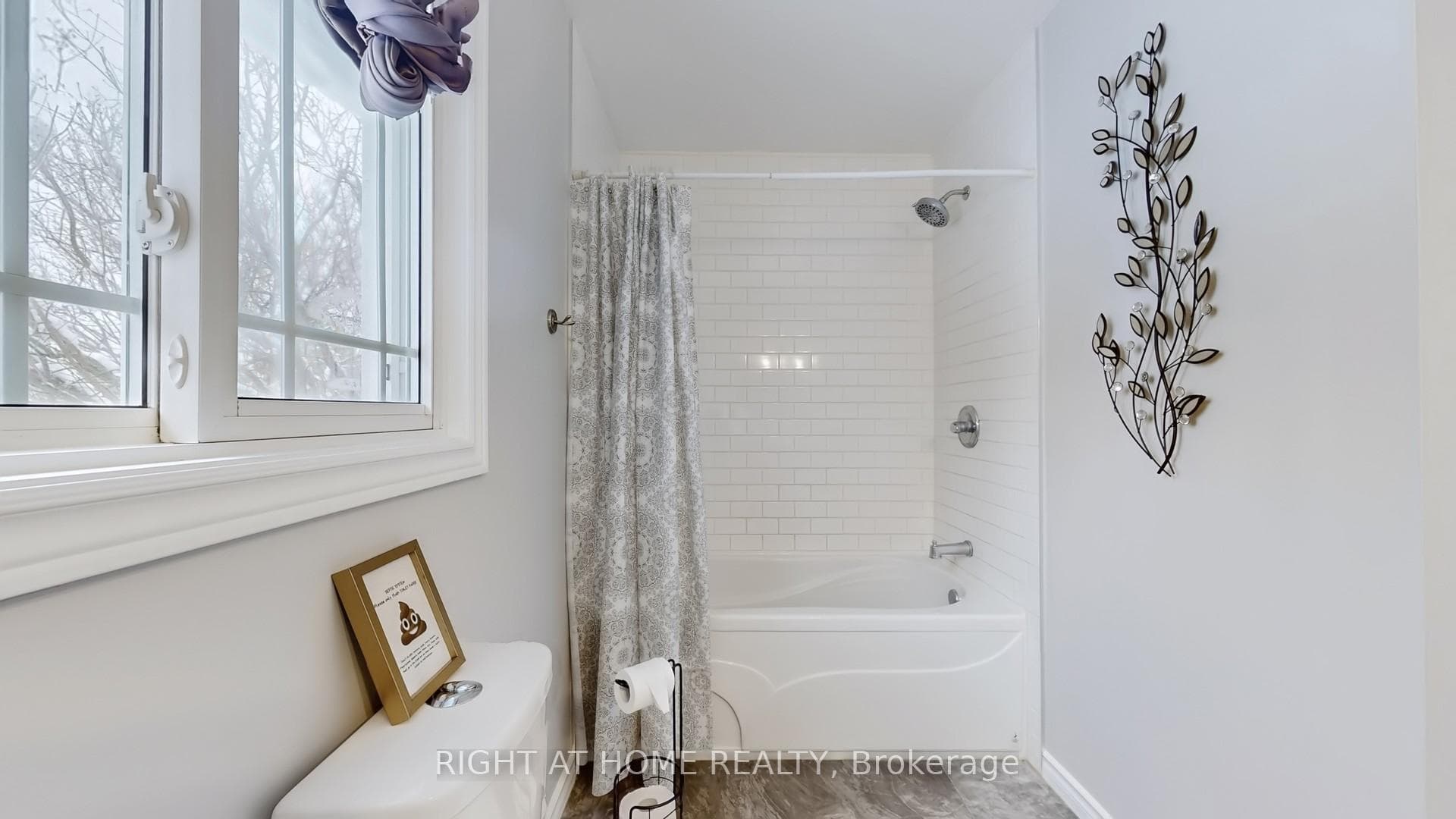 488 Ava Crescent photo 23