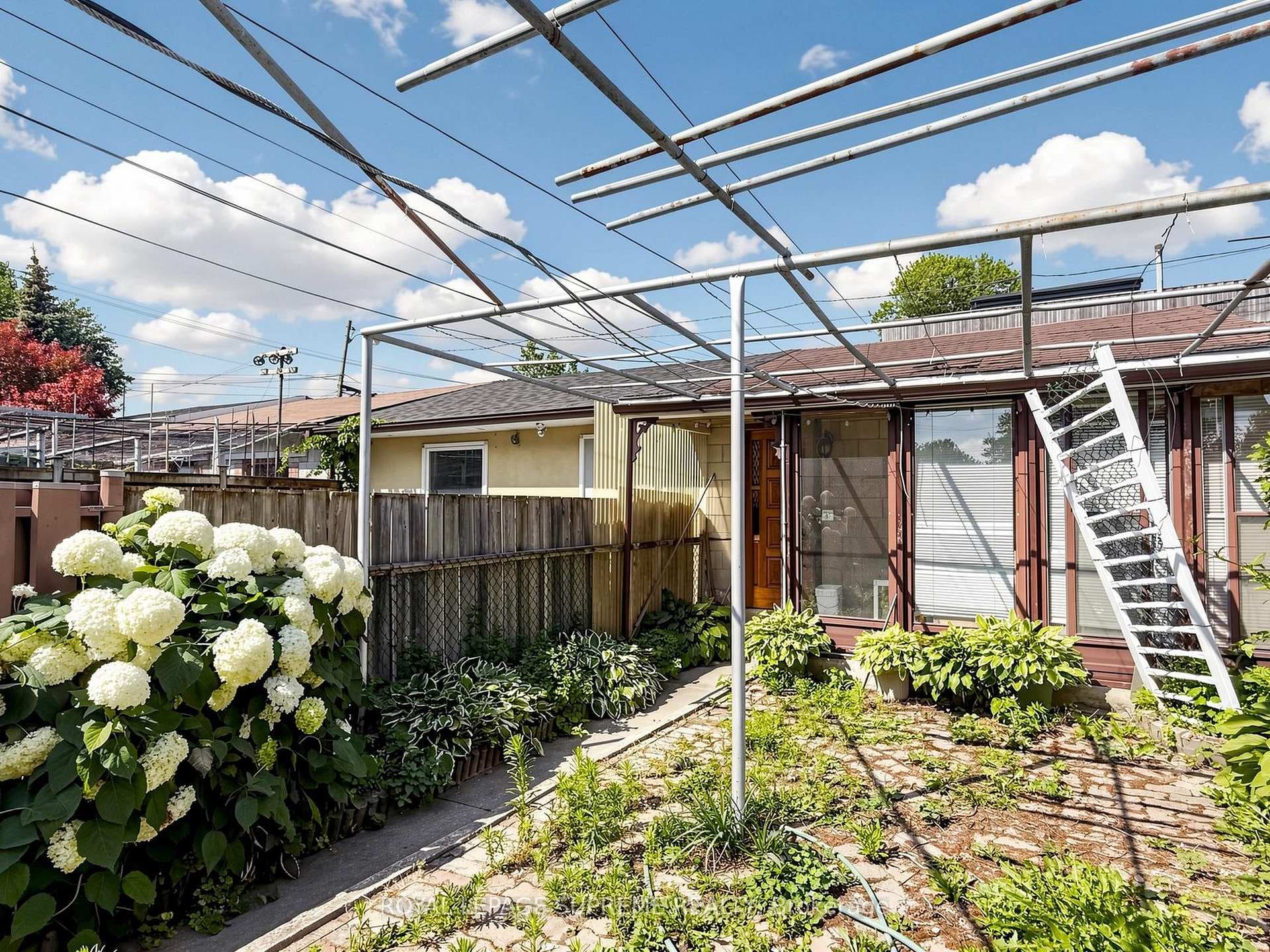 196 Palmerston Avenue photo 46