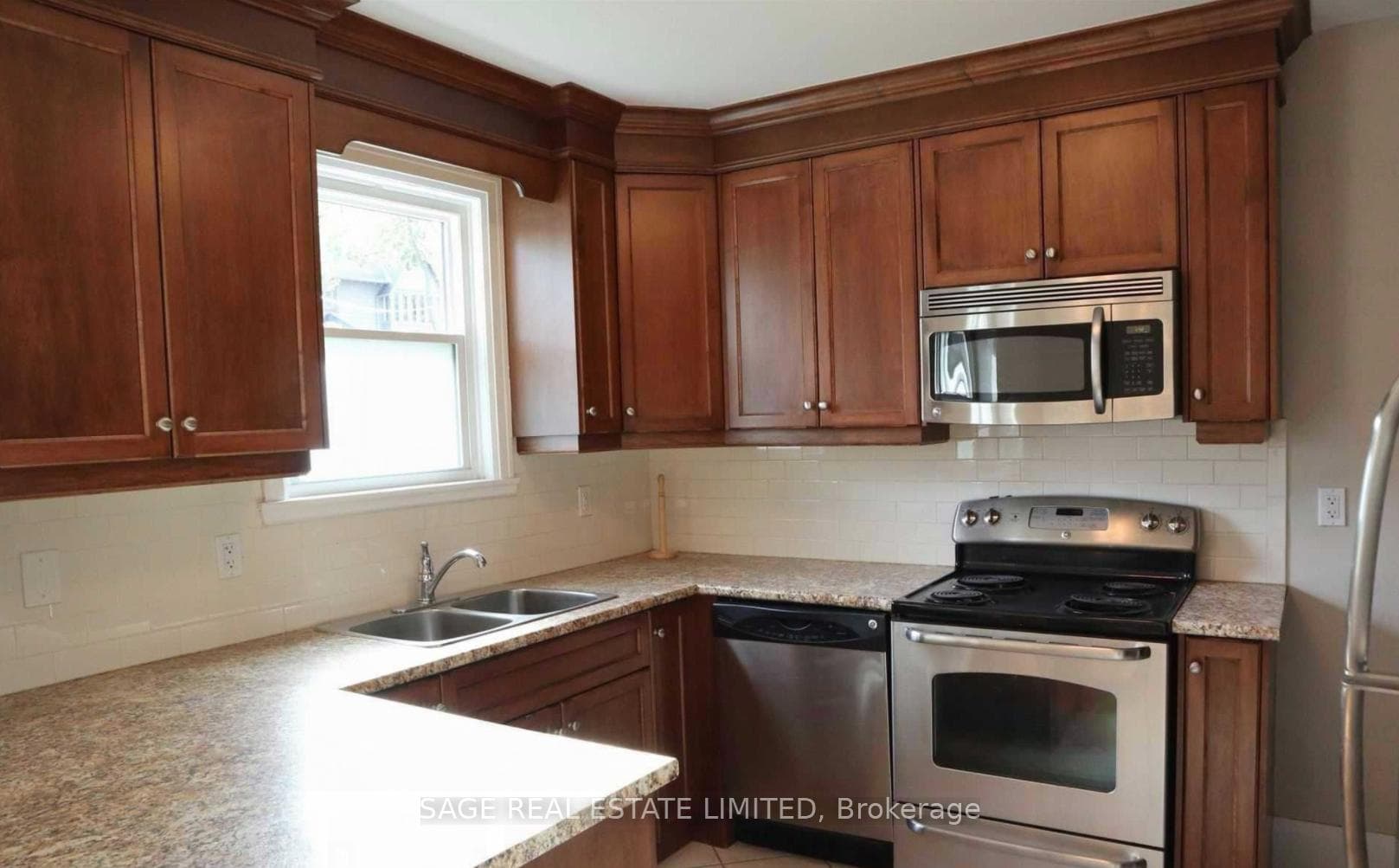 740 Avenue Road Unit Main photo 6