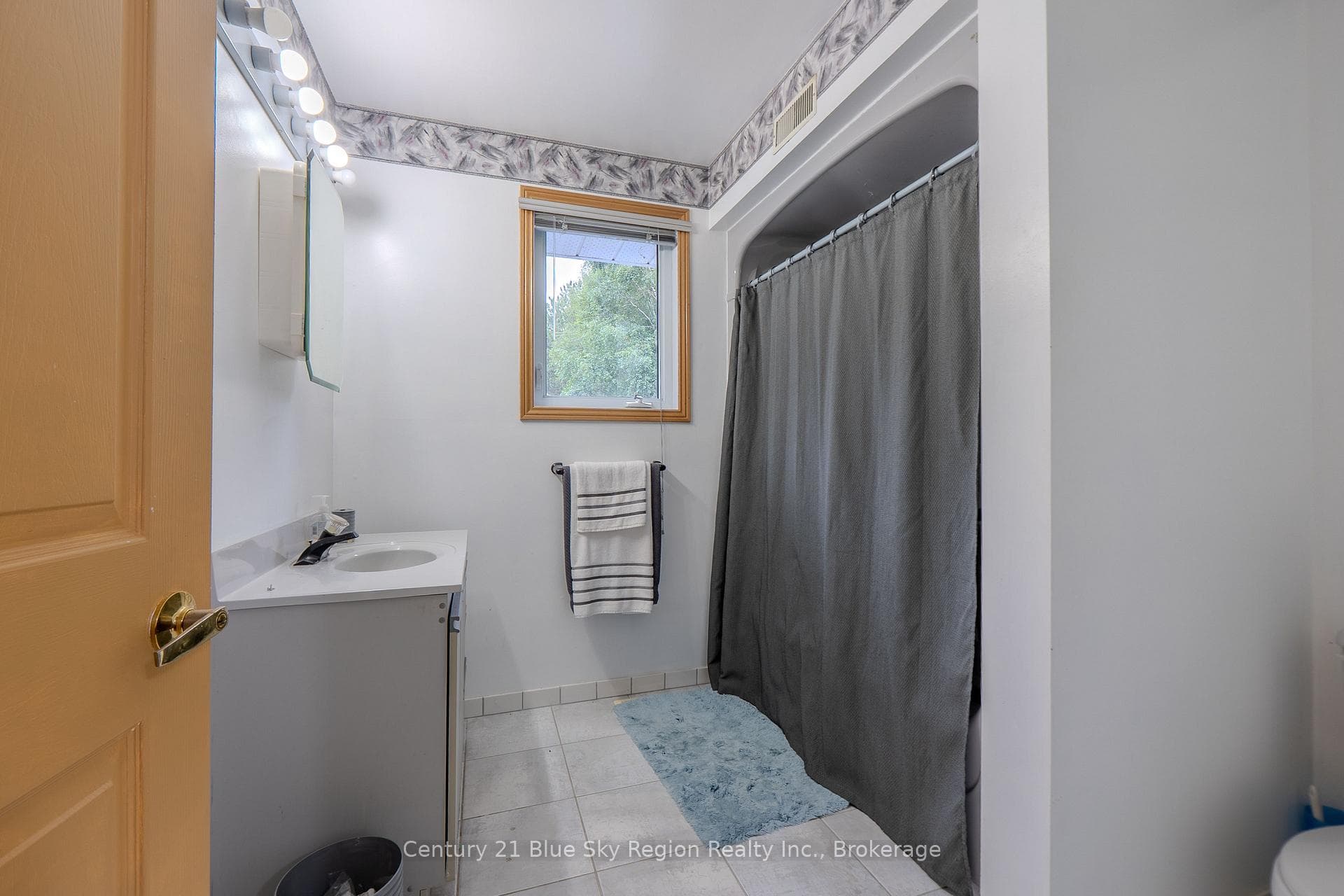 310 Pinecreek Crescent photo 28