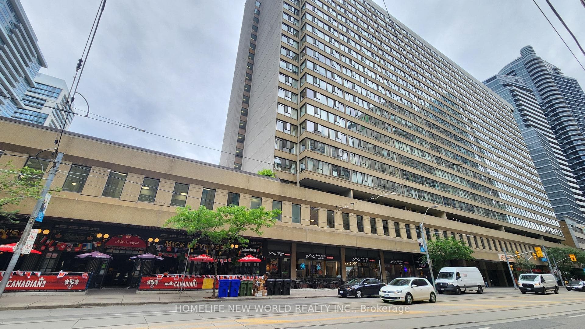 45 Carlton Street Unit 1816 photo 2