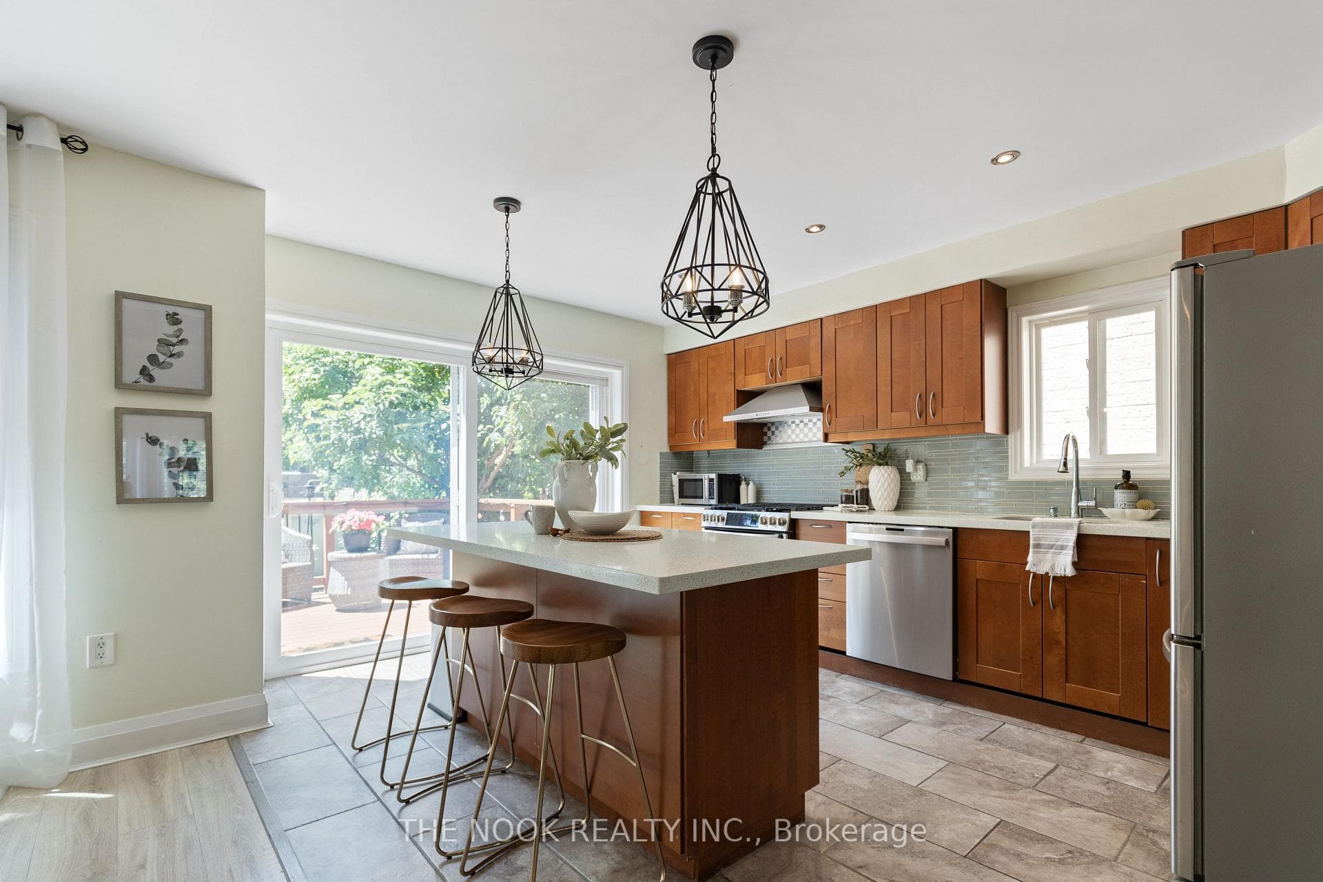 75 McSweeney Crescent photo 8