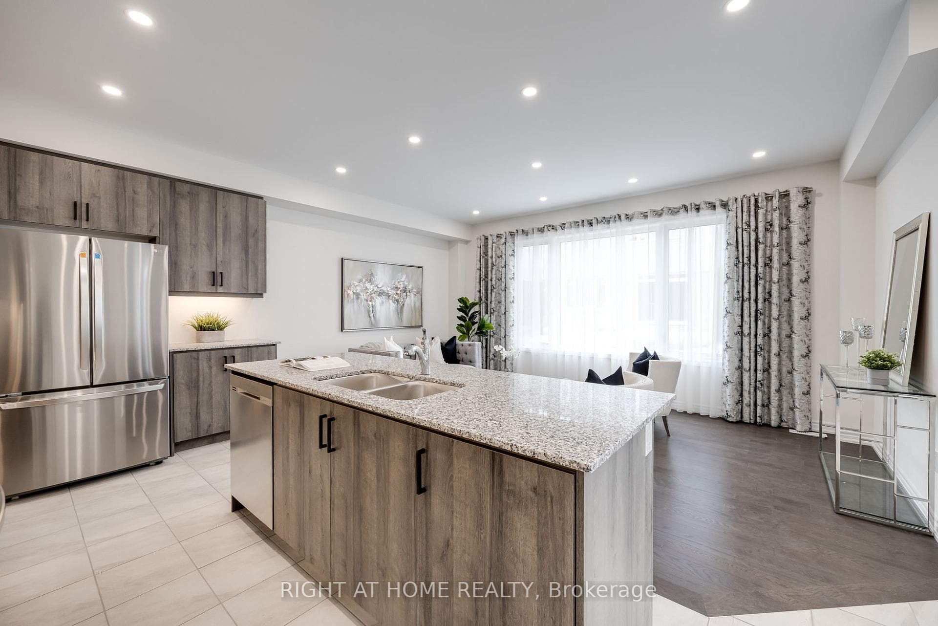 10 Ludlow Drive photo 3