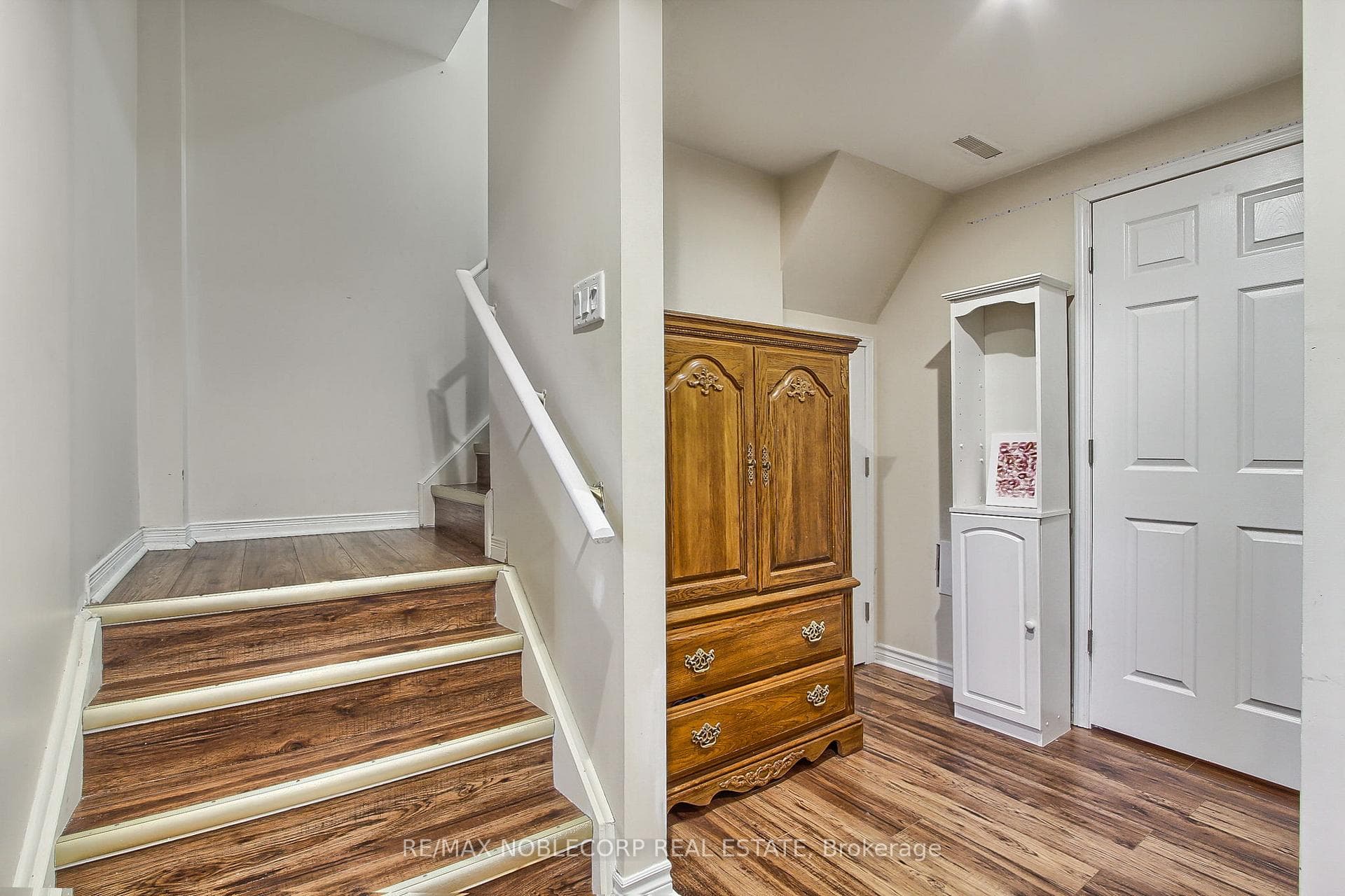 53 Westcliffe Crescent photo 31