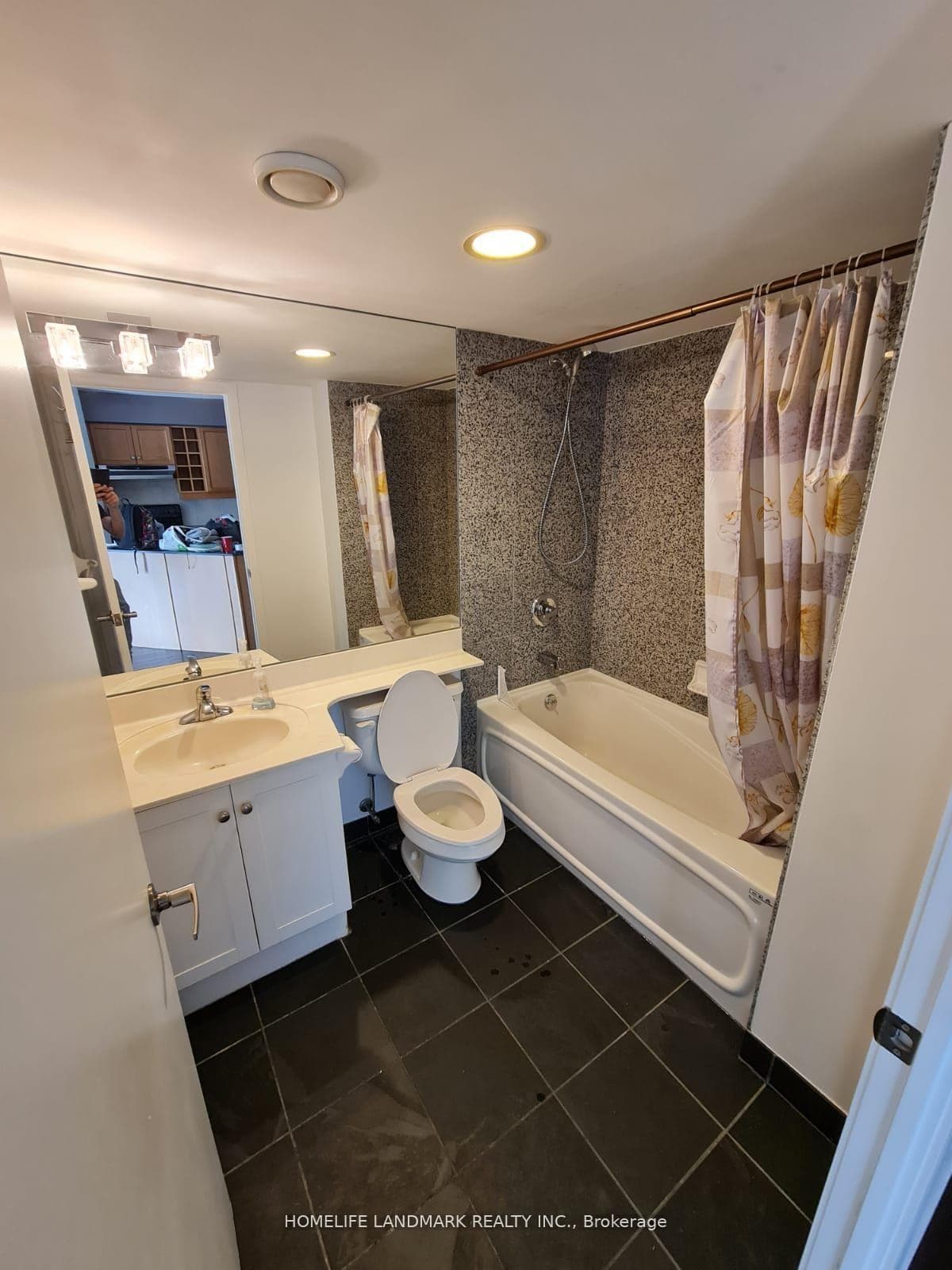 210 Victoria Street Unit 2208 photo 18