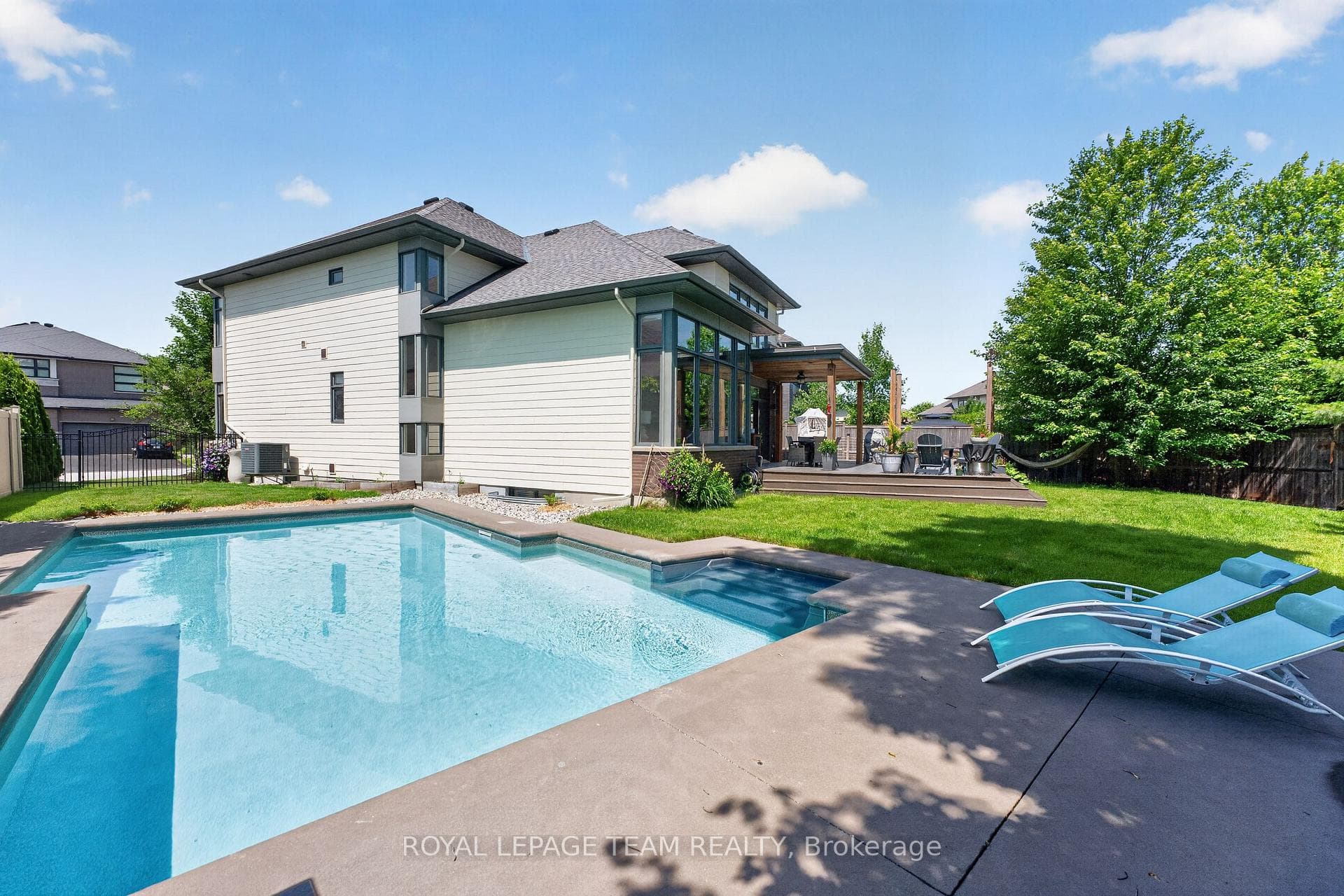 252 Sunnyridge Crescent photo 40