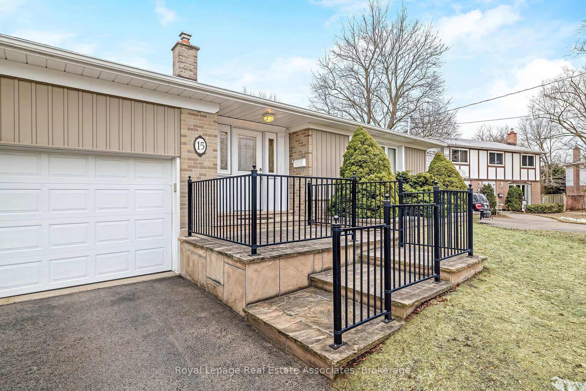 15 Stockman Crescent photo 3