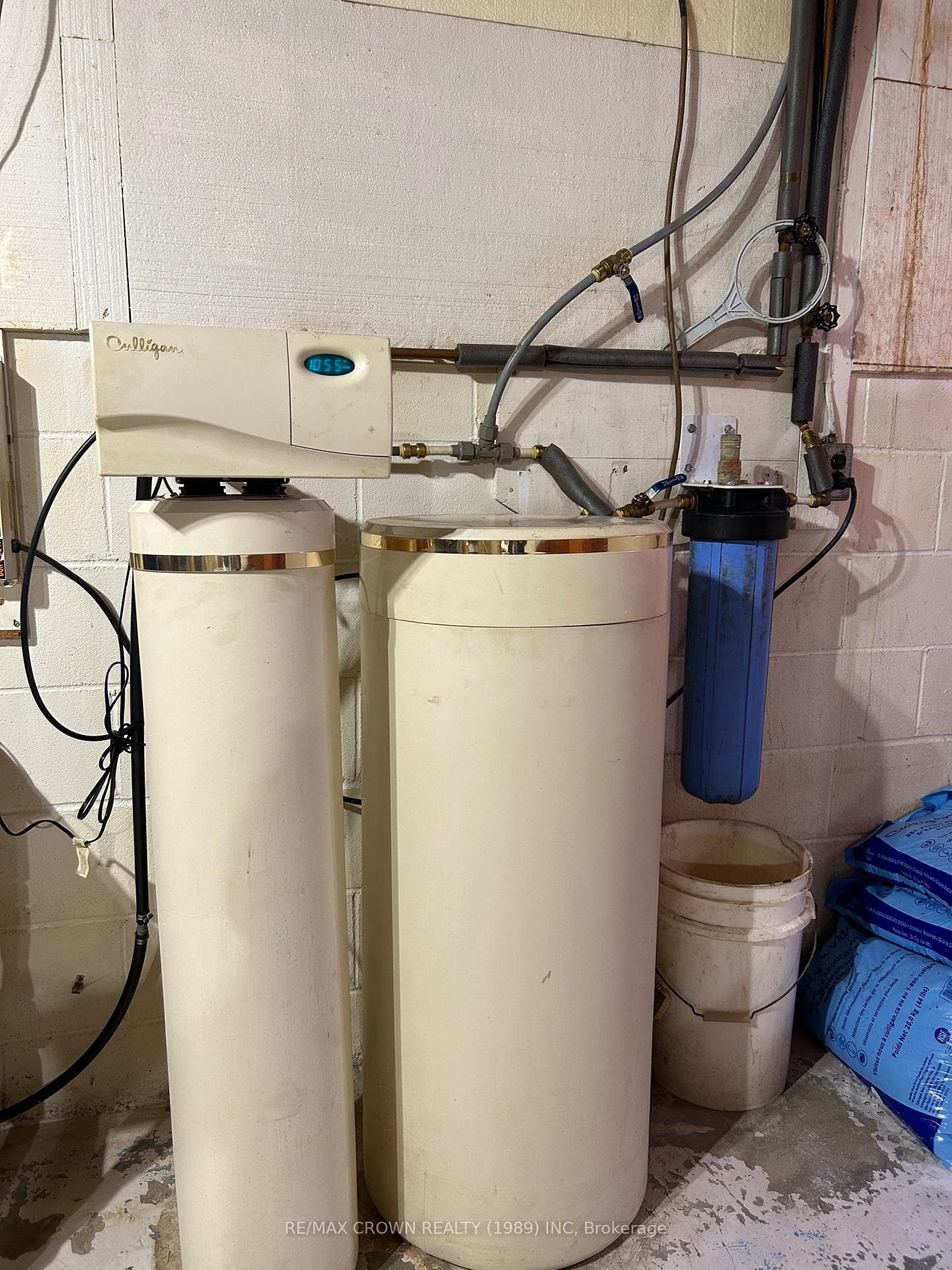 Water treatment / softener