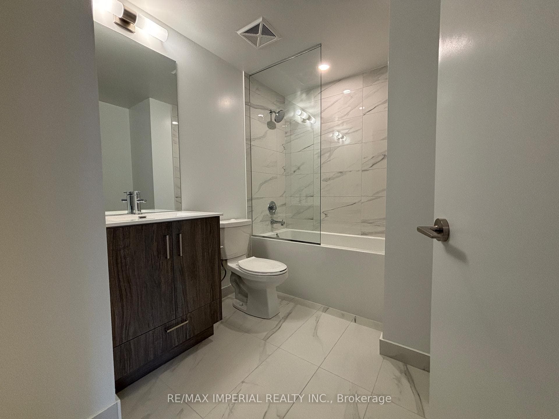 180 Front Street Unit 1815 photo 15