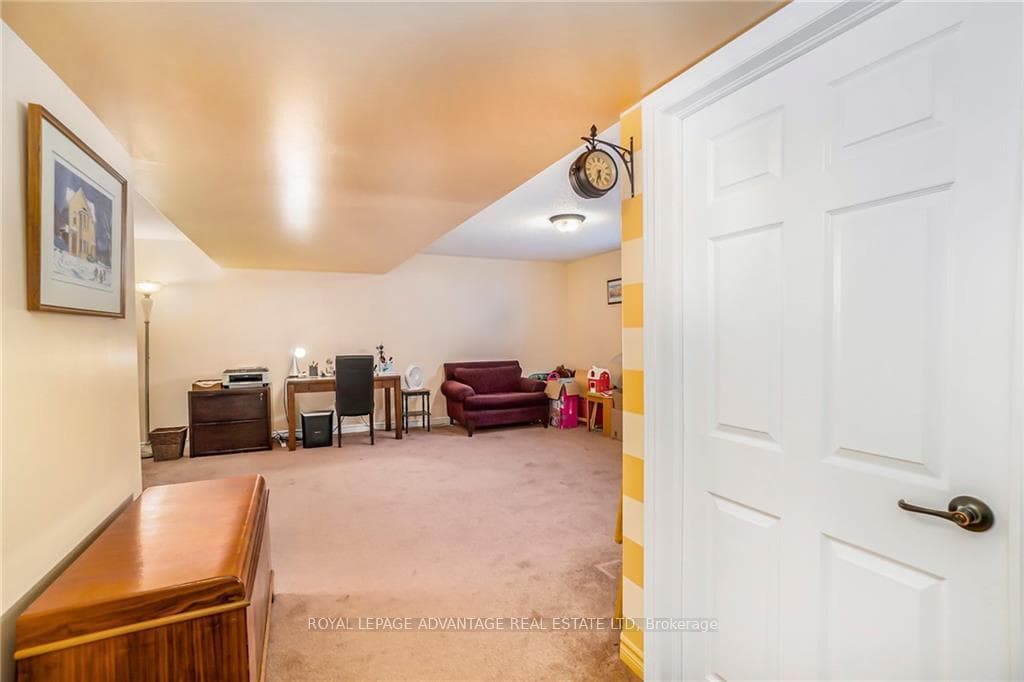 49 LEE Avenue photo 19