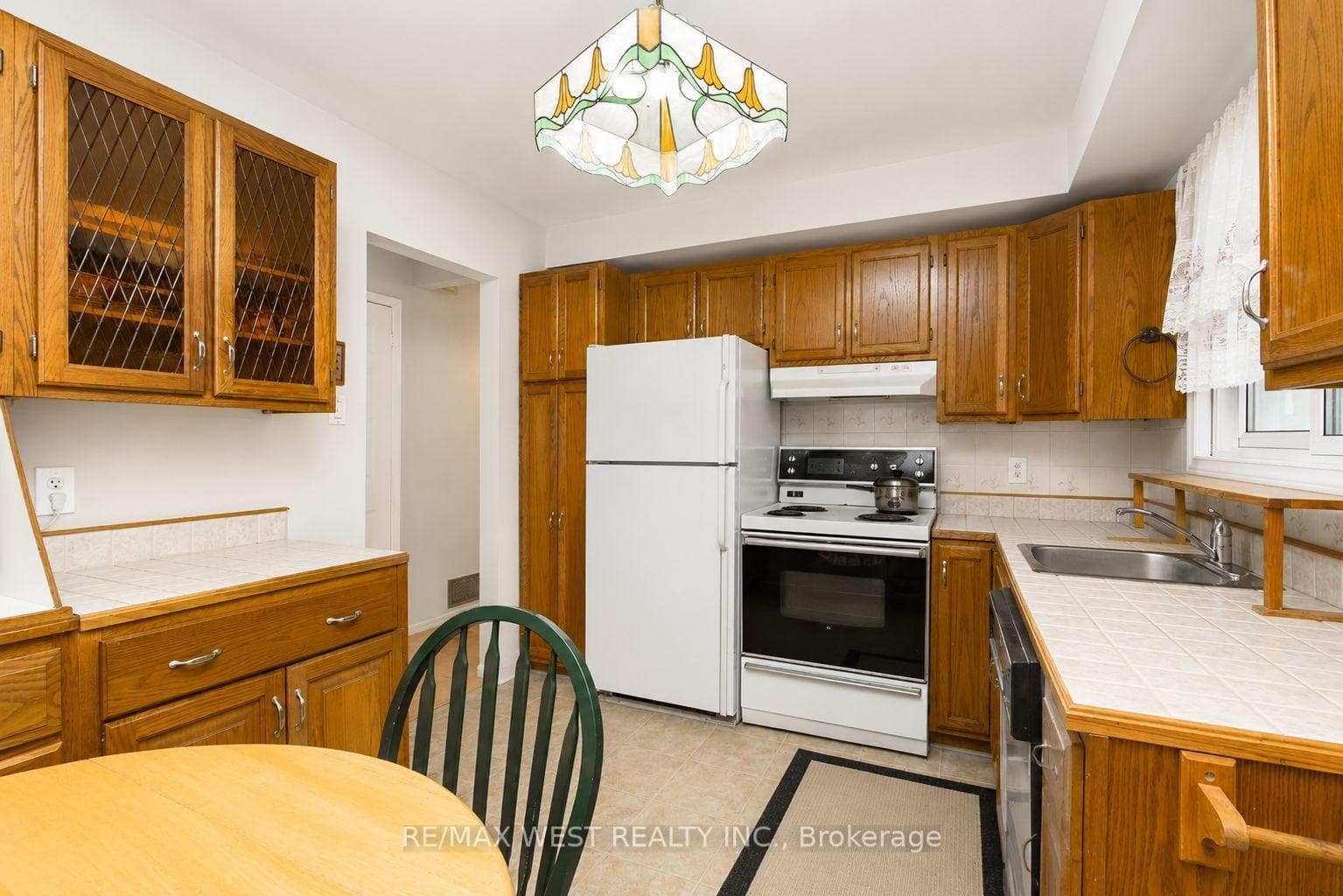 747 Birchwood Drive photo 10