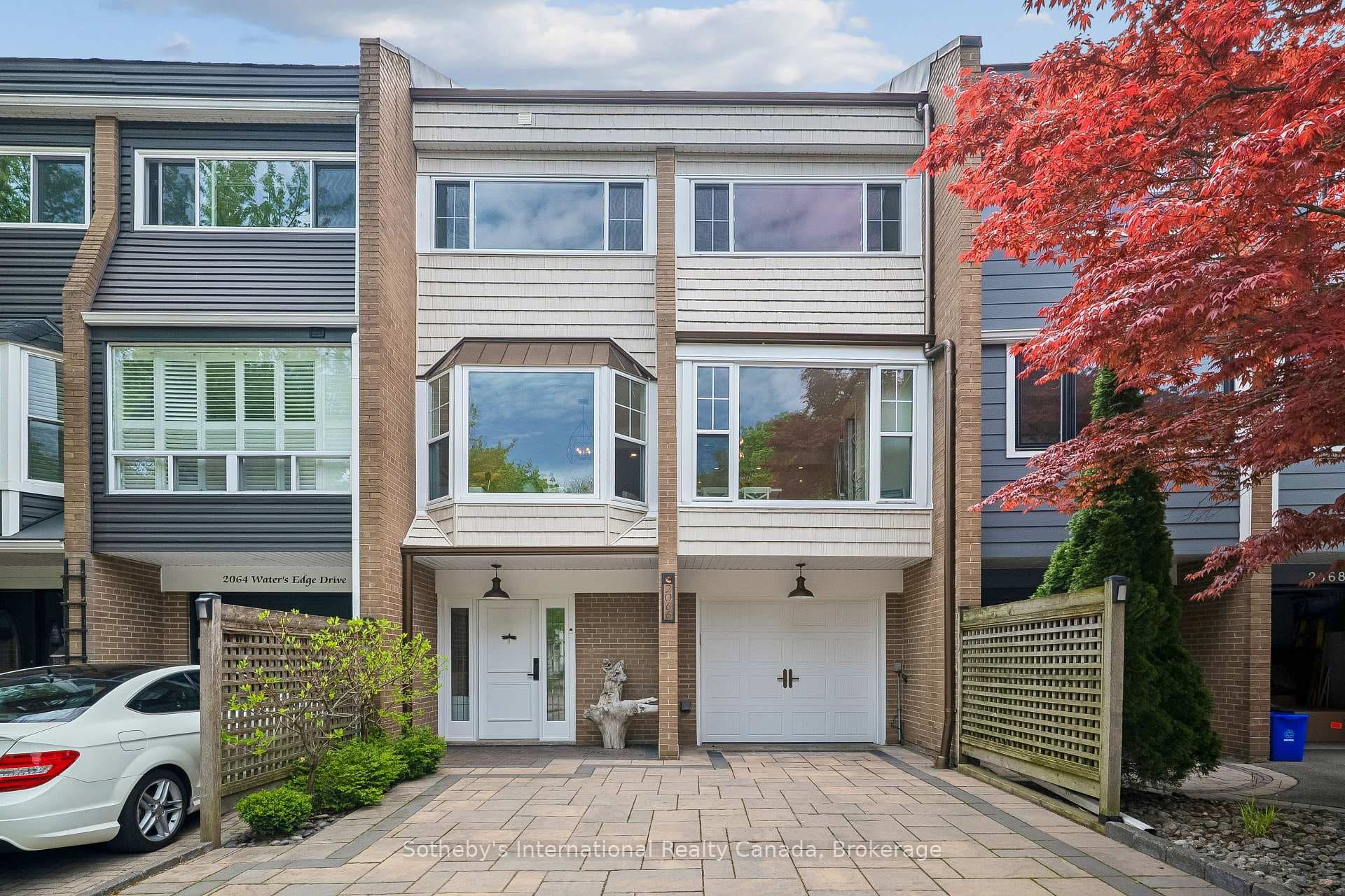 2066 Water's Edge Drive photo 3