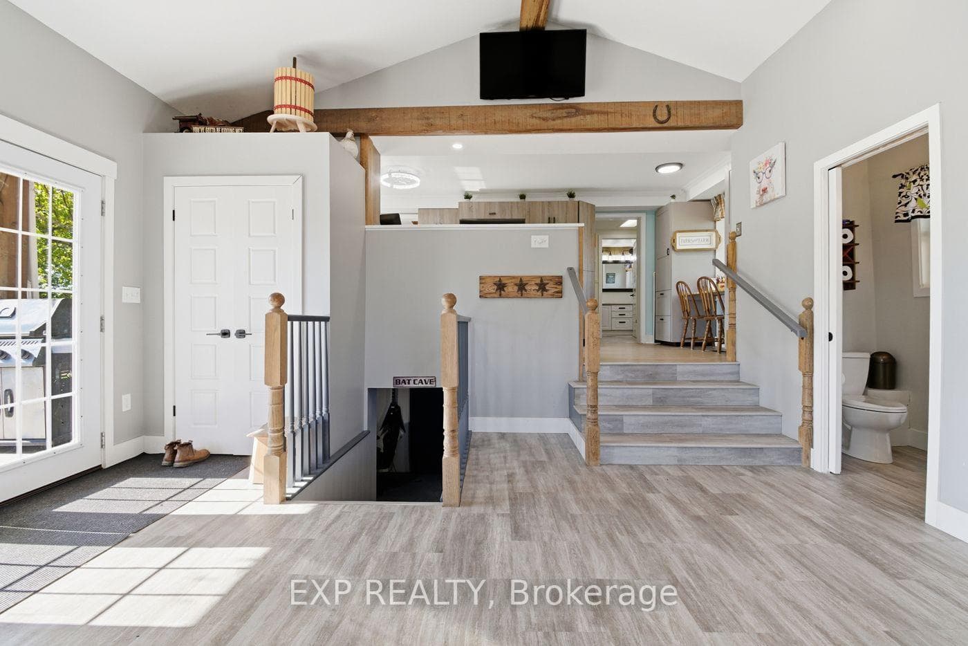 9043 Ridge Road photo 6