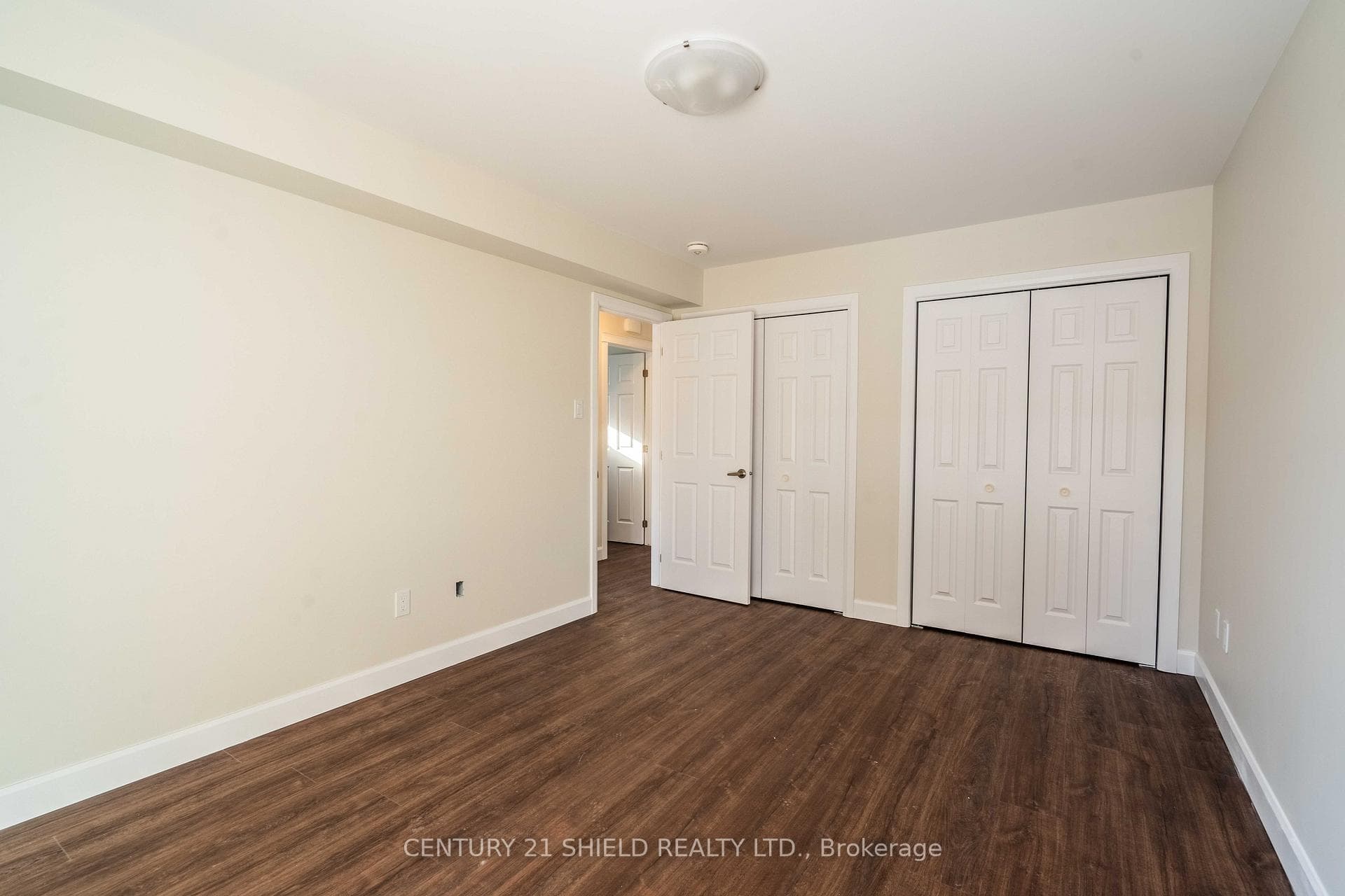 301 Kooiman Avenue photo 9