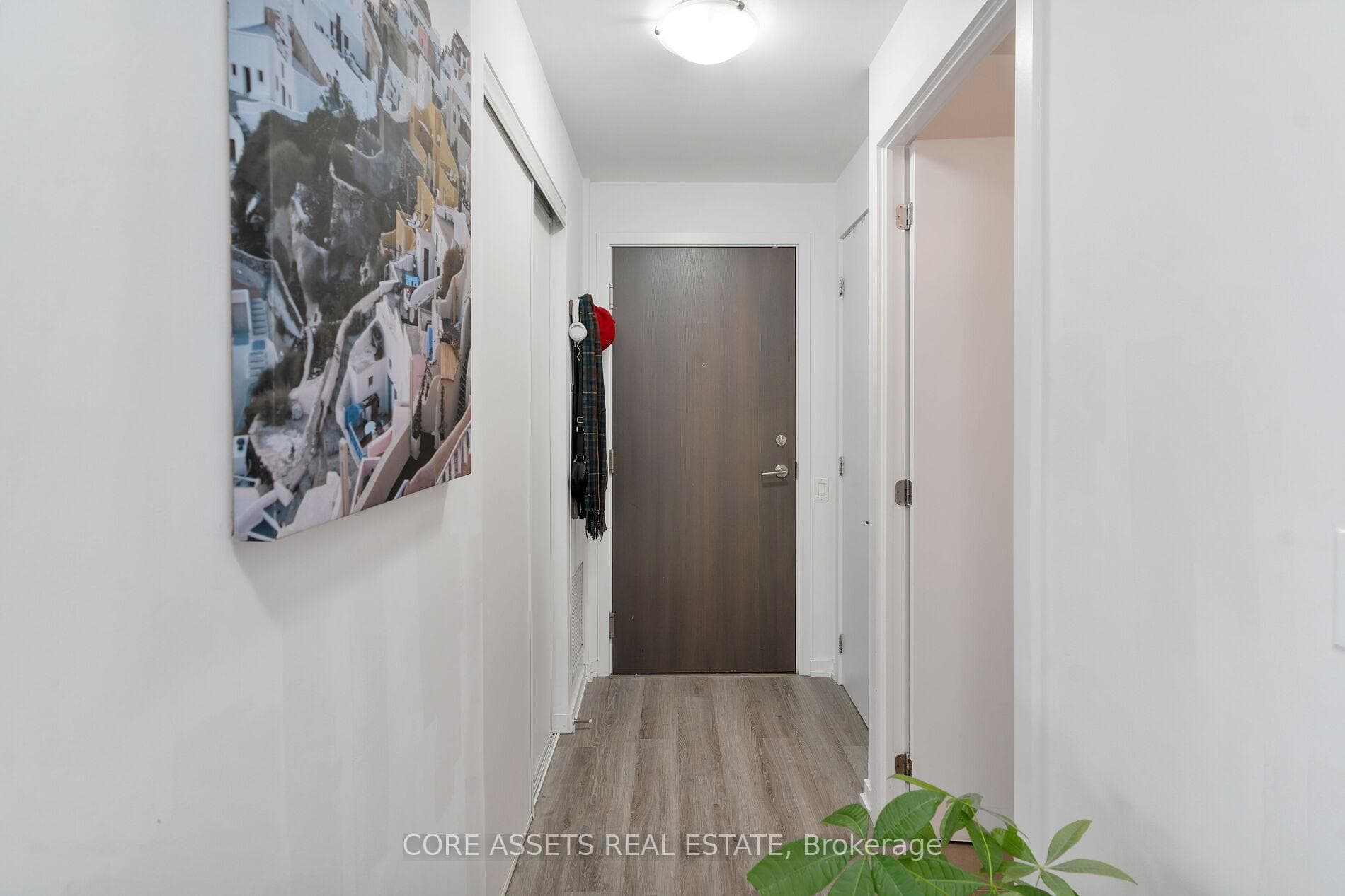 103 The Queensway Avenue Unit 1013 photo 2