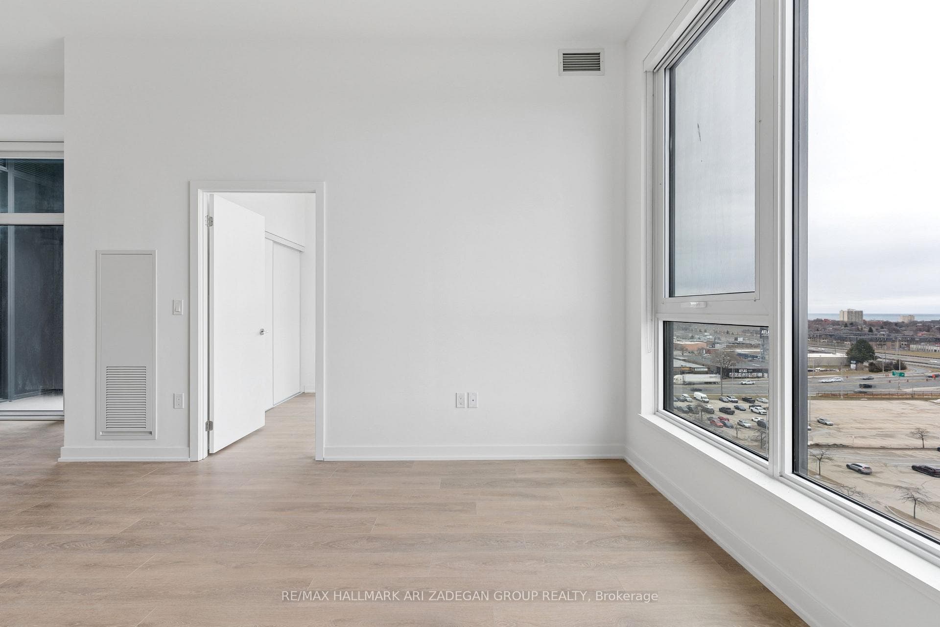 1037 The Queensway N/A Unit 902 photo 20