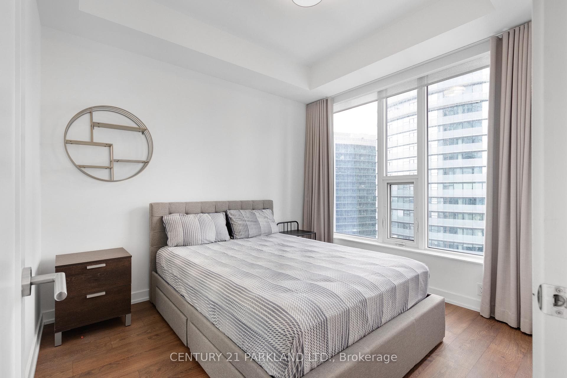 10 York Street Unit 2801 photo 11
