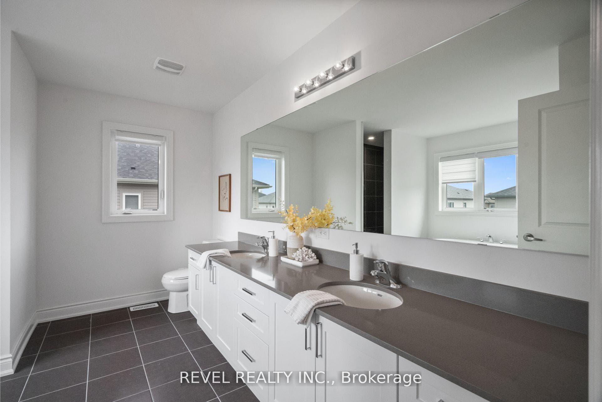 12 Emerald Street photo 23
