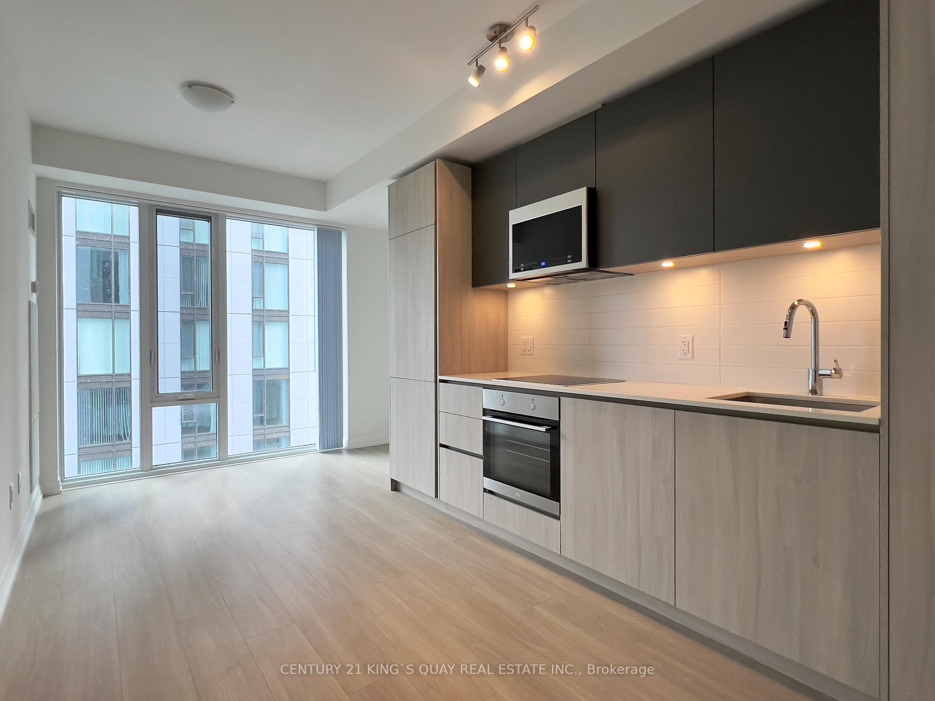 28 Widmer Street Unit 3320 photo 2