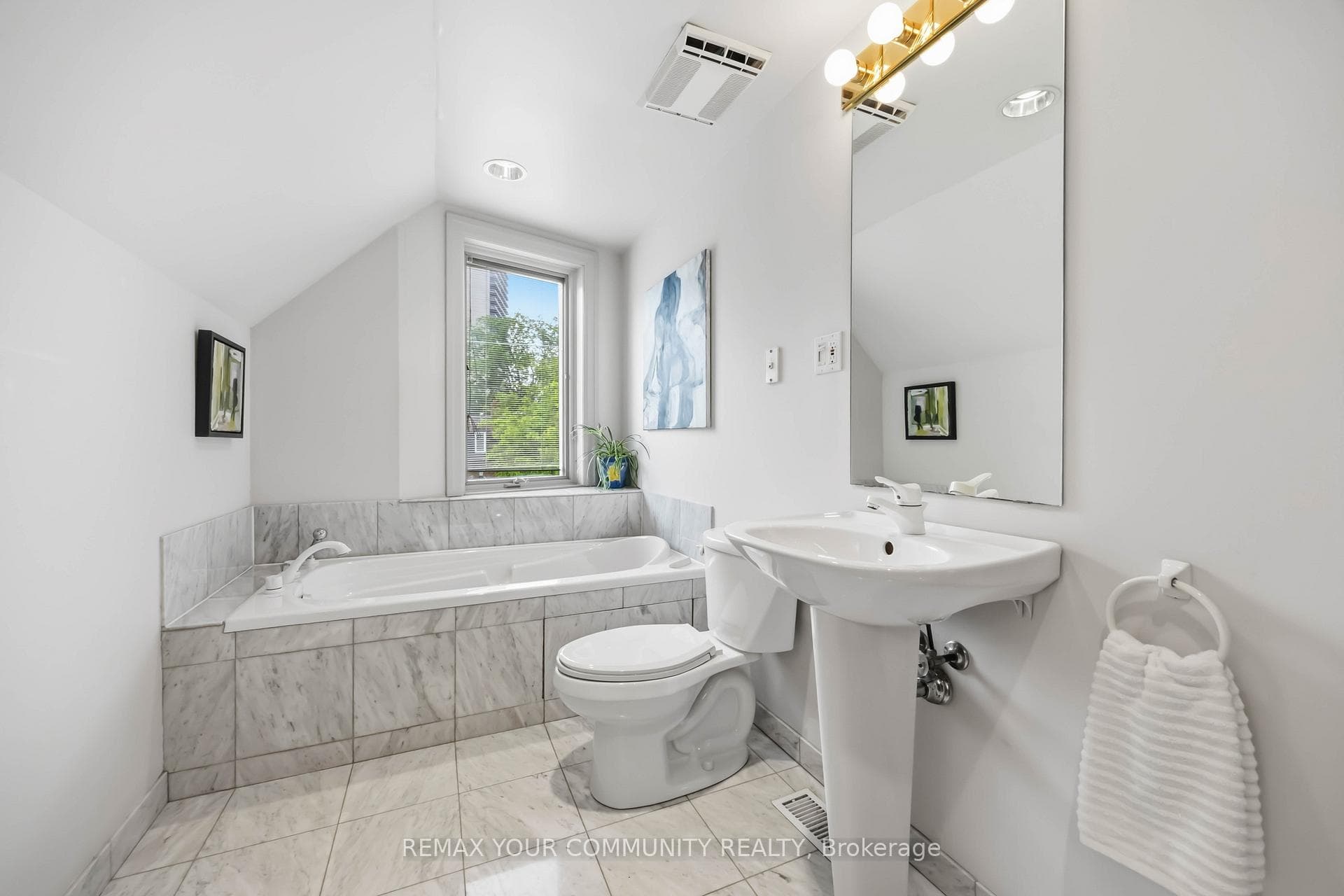 44 Castlefield Avenue photo 17