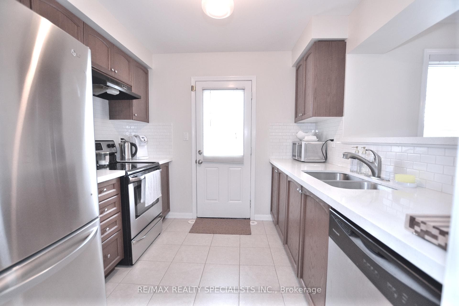 559 Speyer Circle photo 2