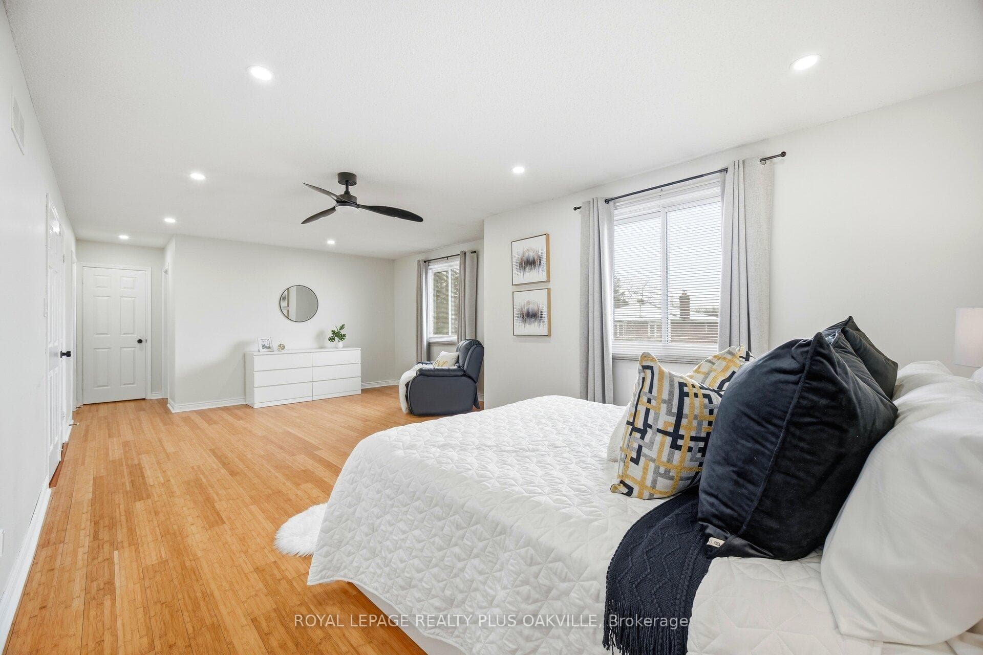 1346 Chalfield Drive photo 32
