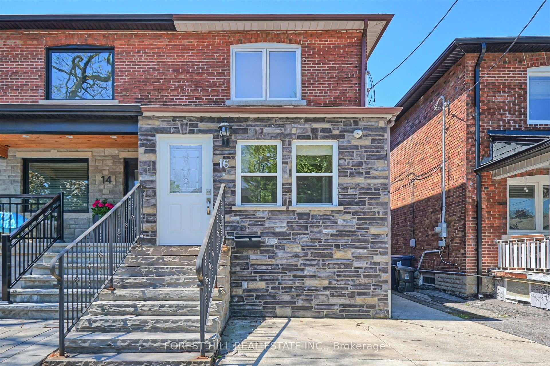 16 Chambers Avenue photo 30