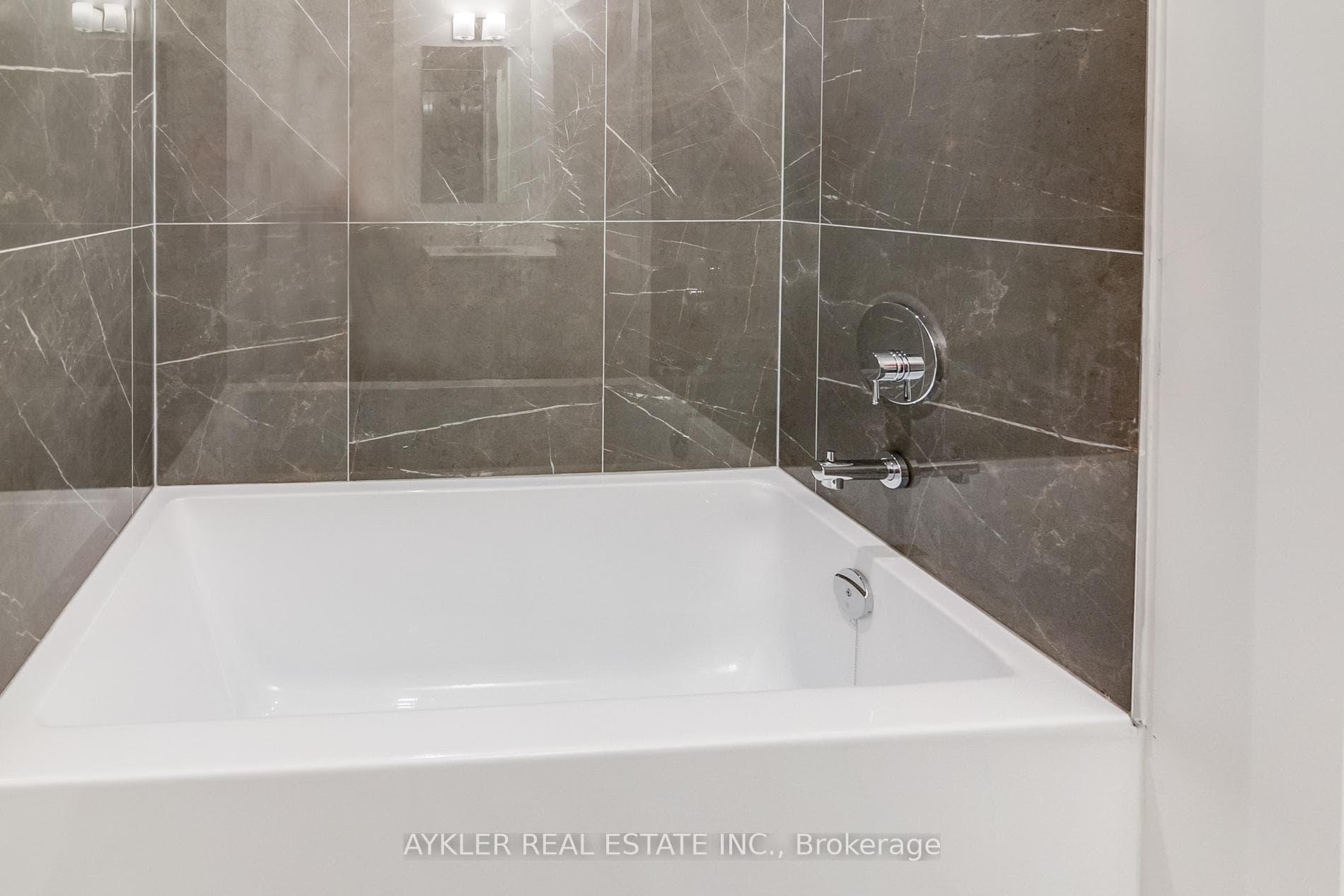 495 Logan Avenue Unit 306 photo 20
