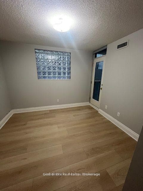 750 Bay Street Unit 610 photo 8